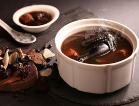 林子食譜 · 黑豆黑棗燉雞湯 2人份